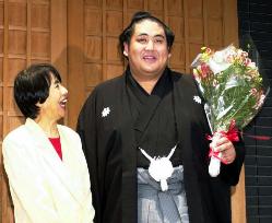 Miyabiyama promoted to ozeki